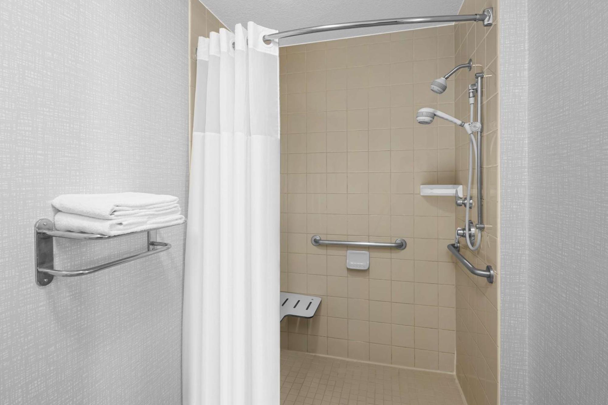 Hampton - Biltmore 3*